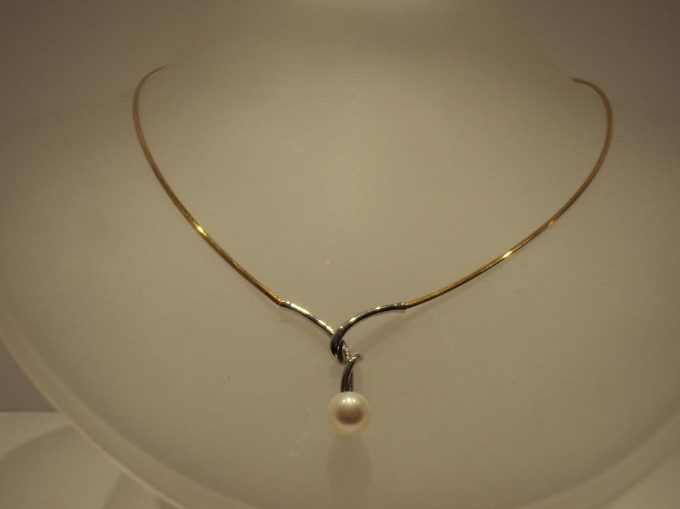 COLGANTE DE ORO CON PERLA JOYERIA SUSY EL PRAT DE LLOBREGAT