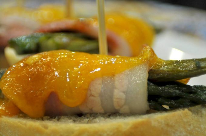 Bar restaurant Nou Coro Sant Feliu tapas, menú diario y pinchos esparragos trigueros con bacon