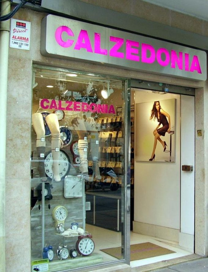ROPA_INTE_CALCEDONIA.jpg