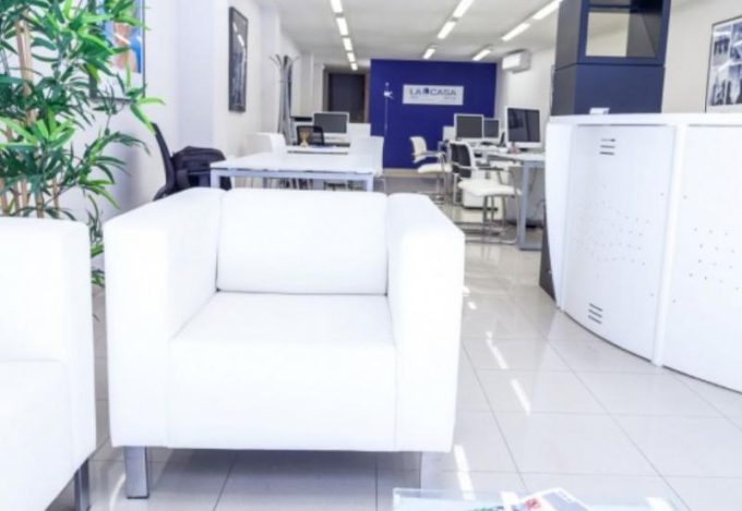 guia33-barcelona-inmobiliaria-la-casa-agencia-inmobiliaria-barcelona-27000.jpg