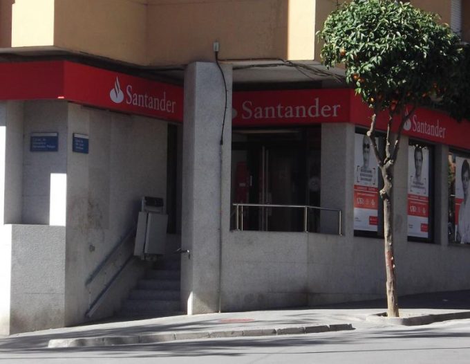 guia33-cornella-entidades-financieras-banco-santander-menendez-pelayo-cornella-13786.jpg