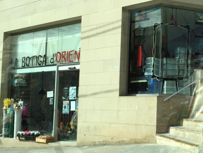guia33-el-papiol-bazar-multiprecio-la-botiga-d-orient-13241.jpg
