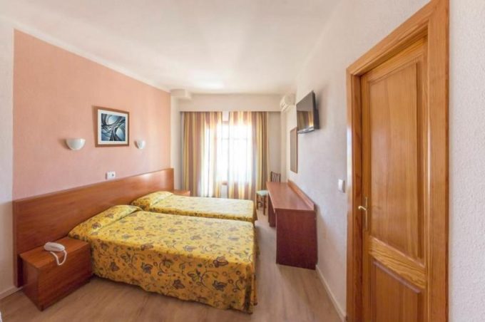 guia33-palma-de-mallorca-hotel-hostal-paradise-beach-music-hotel-palma-24262.jpg