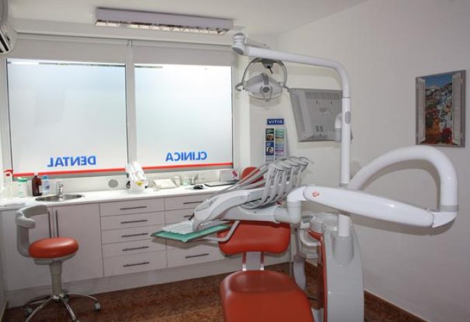 guia33-sant-vicenc-dels-horts-clinica-dental-clinica-dental-dr-miguel-machuca-20154.jpg